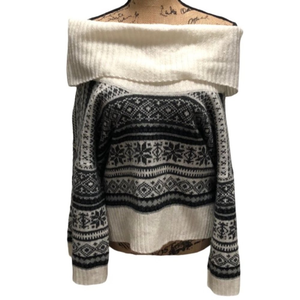 {Kensie} Off The Shoulder Sweater with Aztec Print